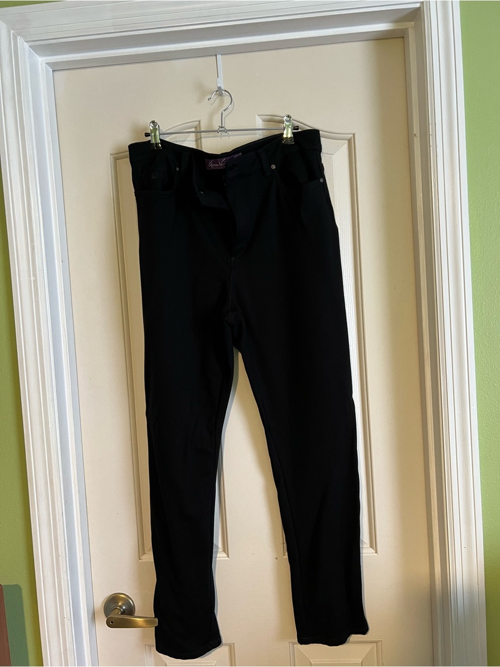 Black Women’s Jeans - Classic Straight stretch